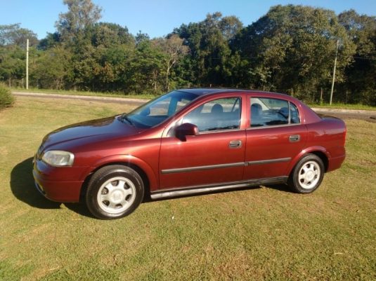 CHEVROLET - ASTRA - 2005/2006 - Vermelha - R$ 75.000,00