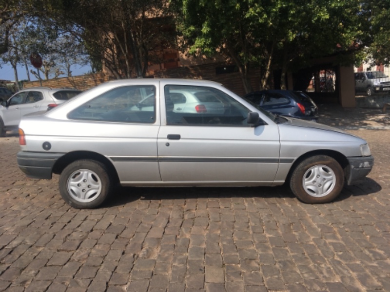 FORD ESCORT 1.8 GL 8V 1994/1994 COMPLETO VEÍCULOS GUAPORÉ / Carros no Vale