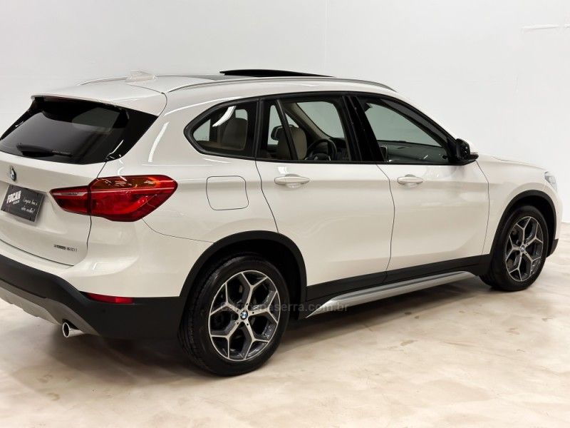 BMW X1 2.0 16V TURBO ACTIVEFLEX SDRIVE20I X-LINE 2019/2019 FOCAR VEÍCULOS CAXIAS DO SUL / Carros no Vale