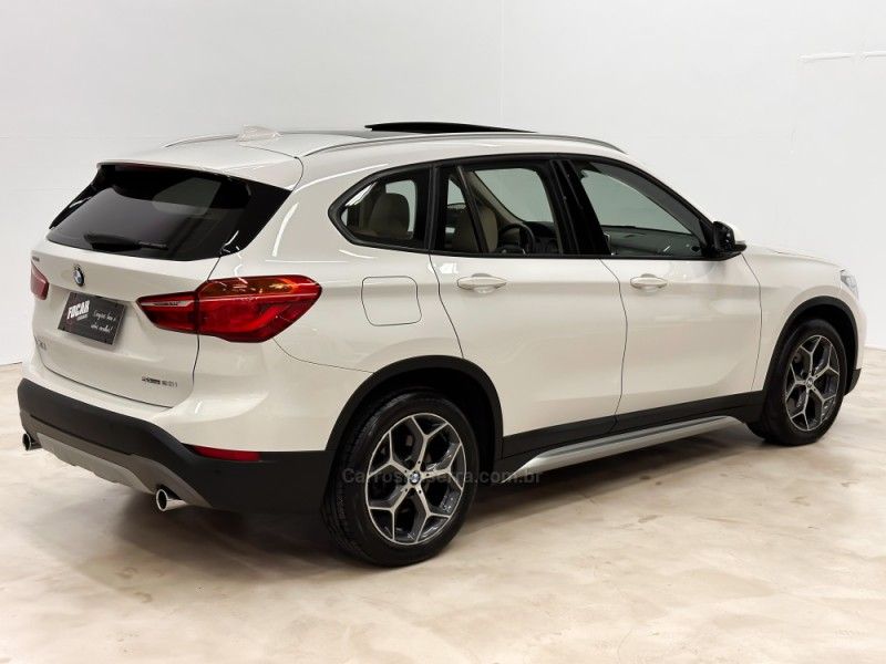 BMW X1 2.0 16V TURBO ACTIVEFLEX SDRIVE20I X-LINE 2019/2019 FOCAR VEÍCULOS CAXIAS DO SUL / Carros no Vale