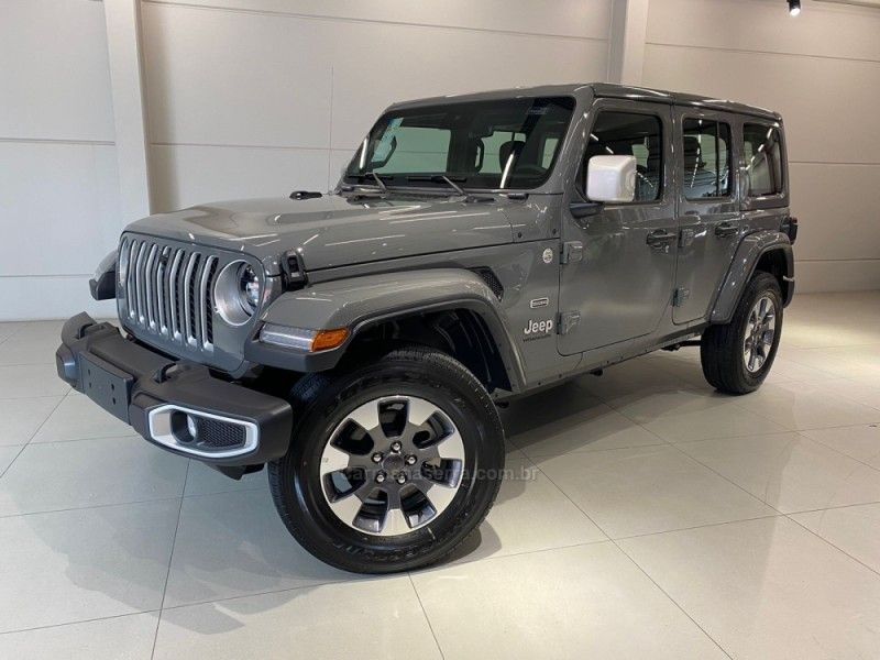 JEEP WRANGLER 2.0 SAHARA 4X4 16V 2023/2023 ÓTIMA CAR FLORES DA CUNHA / Carros no Vale