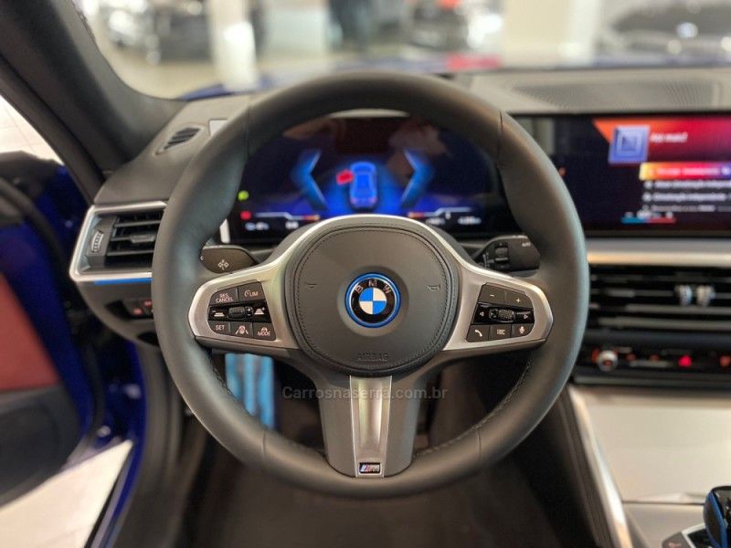 BMW I4 E-DRIVEP 35 M SPORT ELÉTRICO 2023/2024 ÓTIMA CAR FLORES DA CUNHA / Carros no Vale