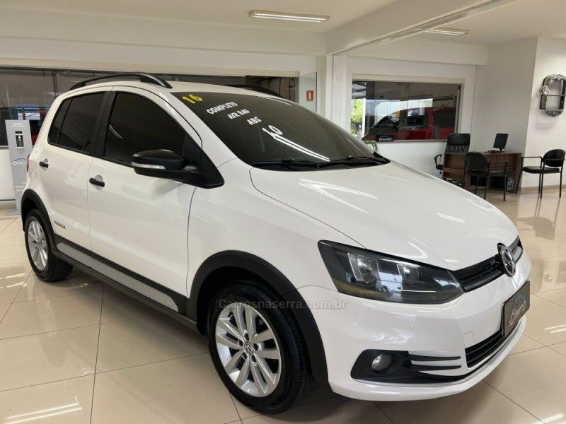 VOLKSWAGEN FOX 1.0 MPI TRACK 12V 2016/2016 CIMIRRO AUTOMÓVEIS TAQUARA / Carros no Vale