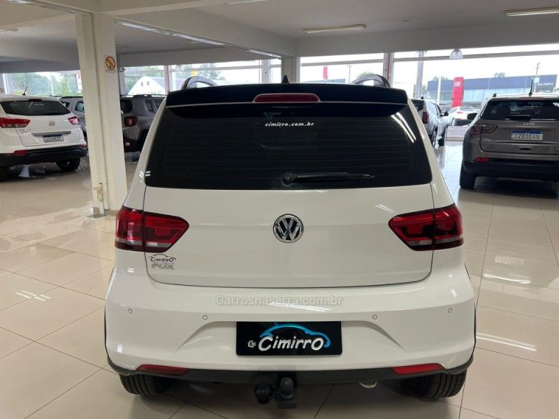 VOLKSWAGEN FOX 1.0 MPI TRACK 12V 2016/2016 CIMIRRO AUTOMÓVEIS TAQUARA / Carros no Vale