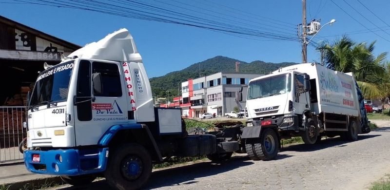 Ford CARGO 4331 CARGO 4031 Turbo 2p Guincho 2004/2004 CAMINHÕES & CAMIONETAS PASSO FUNDO / Carros no Vale