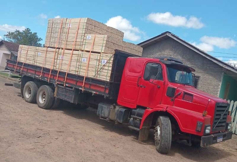 Volvo N10 280 N-10 280 XH 6×2 2p (diesel) 1986/1986 CAMINHÕES & CAMIONETAS PASSO FUNDO / Carros no Vale