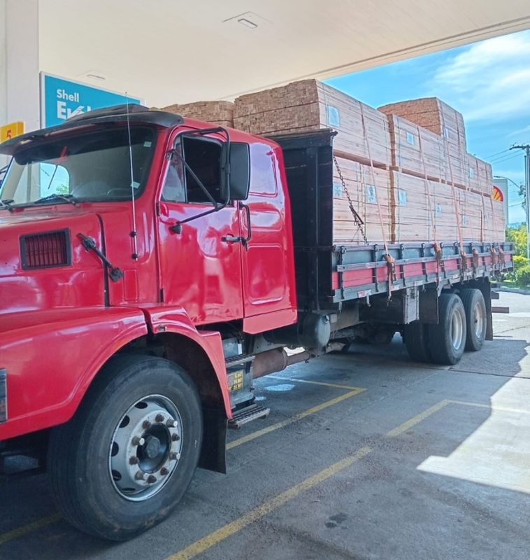 Volvo N10 280 N-10 280 XH 6×2 2p (diesel) 1986/1986 CAMINHÕES & CAMIONETAS PASSO FUNDO / Carros no Vale