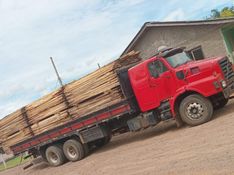 Volvo N10 280 N-10 280 XH 6×2 2p (diesel) 1986/1986 CAMINHÕES & CAMIONETAS PASSO FUNDO / Carros no Vale