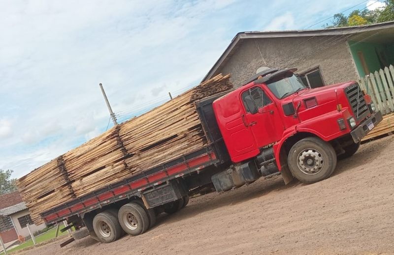 Volvo N10 280 N-10 280 XH 6×2 2p (diesel) 1986/1986 CAMINHÕES & CAMIONETAS PASSO FUNDO / Carros no Vale