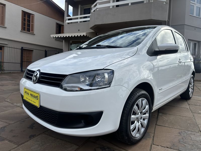 VOLKSWAGEN Fox 1.6 Mi Total 8V 2013/2014 ATUAL VEÍCULOS VISTA ALEGRE DO PRATA / Carros no Vale