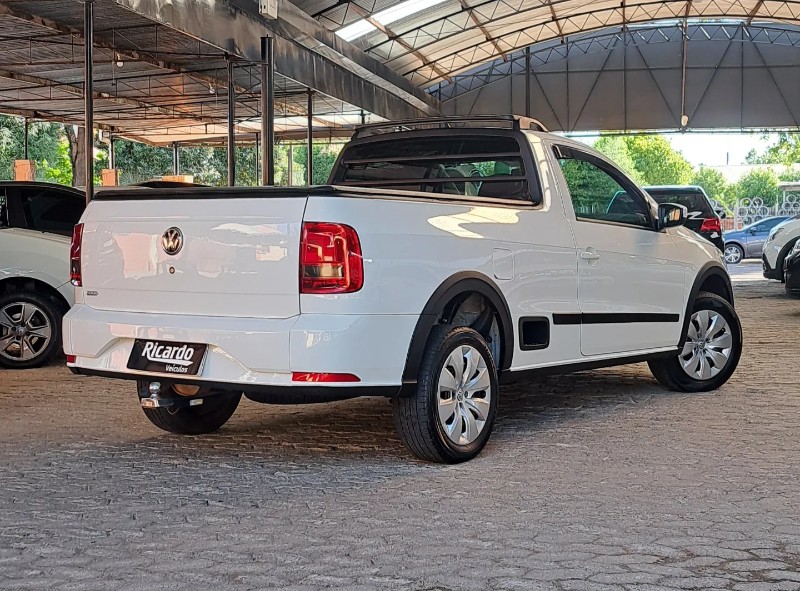 VOLKSWAGEN SAVEIRO TRENDLINE 1.6 T.FLEX 8V 2017/2017 RICARDO VEÍCULOS TEUTÔNIA / Carros no Vale