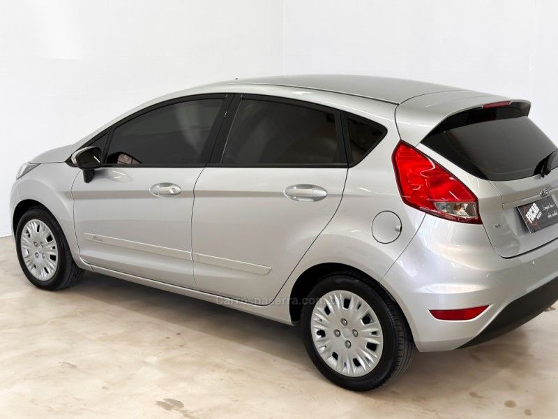 FORD FIESTA 1.6 SE HATCH 16V 2016/2017 FOCAR VEÍCULOS CAXIAS DO SUL / Carros no Vale