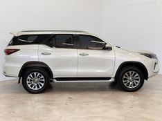 TOYOTA HILUX SW4 2.8 SRX 4X4 7 LUGARES 16V TURBO INTERCOOLER 2020/2021 FOCAR VEÍCULOS CAXIAS DO SUL / Carros no Vale