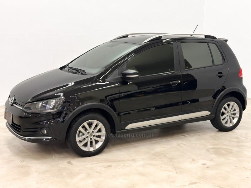 VOLKSWAGEN FOX 1.0 MPI TRACK 12V 2016/2017 FOCAR VEÍCULOS CAXIAS DO SUL / Carros no Vale