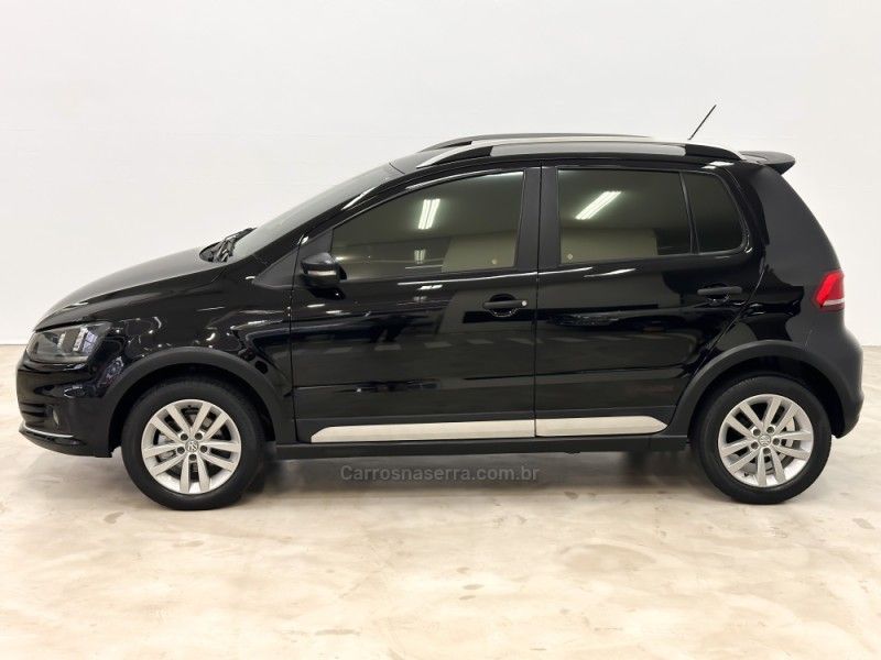 VOLKSWAGEN FOX 1.0 MPI TRACK 12V 2016/2017 FOCAR VEÍCULOS CAXIAS DO SUL / Carros no Vale