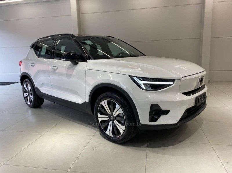 VOLVO XC 40 P6 RECHARGE ELECTRIC PLUS 2024/2024 ÓTIMA CAR FLORES DA CUNHA / Carros no Vale