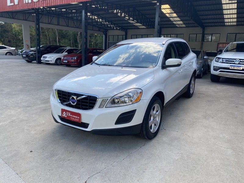 VOLVO XC60 2.0 T5 COMFORT FWD TURBO 2012/2012 LV MULTIMARCAS CAXIAS DO SUL / Carros no Vale