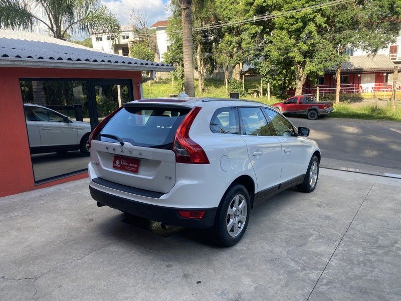 VOLVO XC60 2.0 T5 COMFORT FWD TURBO 2012/2012 LV MULTIMARCAS CAXIAS DO SUL / Carros no Vale