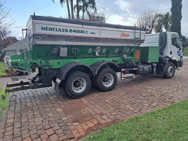 Ford Cargo 2629 E 6×4 Turbo E5 Distribuidor Calcáreo 2018/2019 CAMINHÕES & CAMIONETAS PASSO FUNDO / Carros no Vale