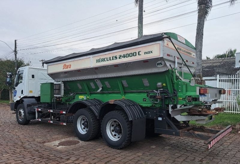 Ford Cargo 2629 E 6×4 Turbo E5 Distribuidor Calcáreo 2018/2019 CAMINHÕES & CAMIONETAS PASSO FUNDO / Carros no Vale