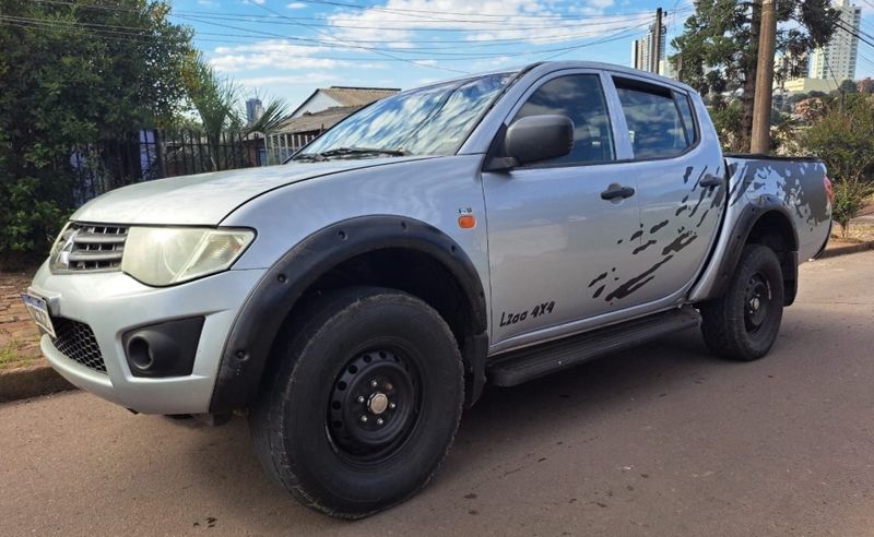 Mitsubishi L200 Triton GL 3.2 CD TB Int Dies Mec. 2014/2015 CAMINHÕES & CAMIONETAS PASSO FUNDO / Carros no Vale