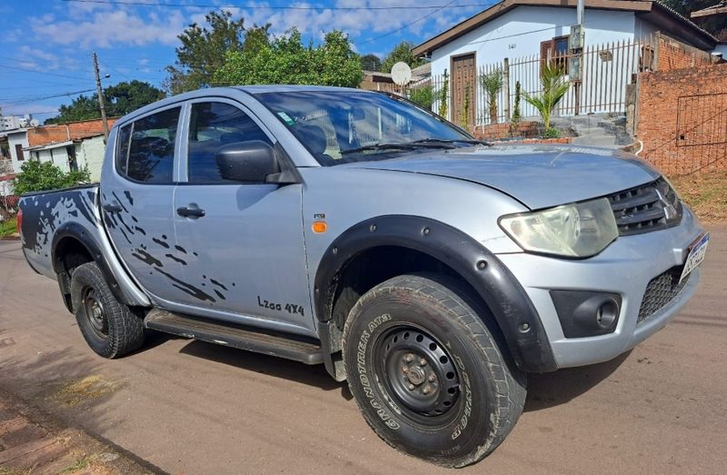 Mitsubishi L200 Triton GL 3.2 CD TB Int Dies Mec. 2014/2015 CAMINHÕES & CAMIONETAS PASSO FUNDO / Carros no Vale