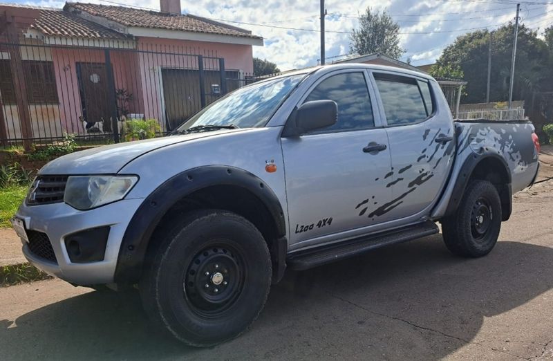 Mitsubishi L200 Triton GL 3.2 CD TB Int Dies Mec. 2014/2015 CAMINHÕES & CAMIONETAS PASSO FUNDO / Carros no Vale