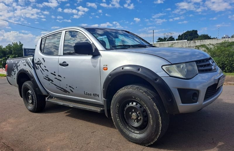 Mitsubishi L200 Triton GL 3.2 CD TB Int Dies Mec. 2014/2015 CAMINHÕES & CAMIONETAS PASSO FUNDO / Carros no Vale