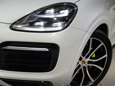 Porsche Cayenne E-Hybrid 2020/2020 VIA BELLA VEÍCULOS ESPECIAIS CAXIAS DO SUL / Carros no Vale