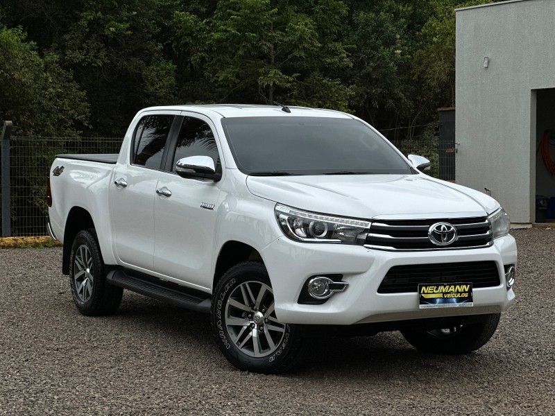 Toyota HILUX CAB.DUPLA SRX 2.8 2016 NEUMANN VEÍCULOS ARROIO DO MEIO / Carros no Vale