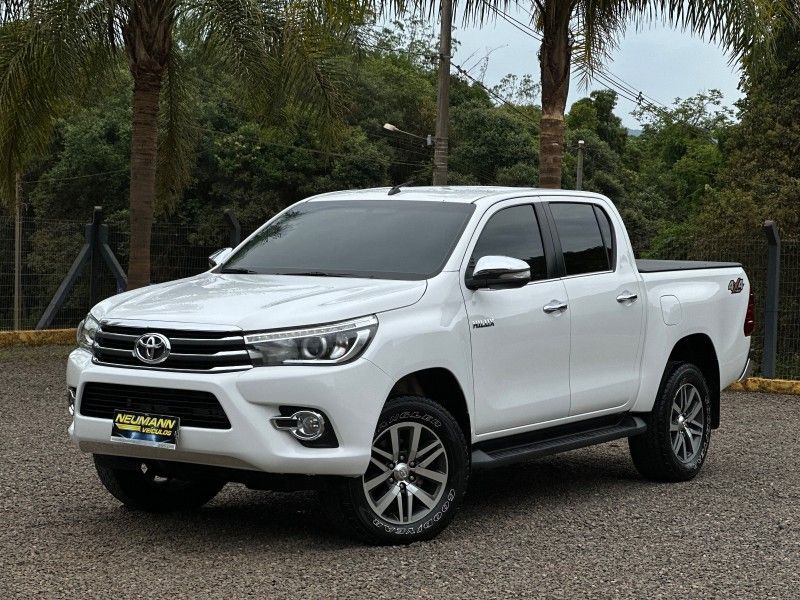 Toyota HILUX CAB.DUPLA SRX 2.8 2016 NEUMANN VEÍCULOS ARROIO DO MEIO / Carros no Vale