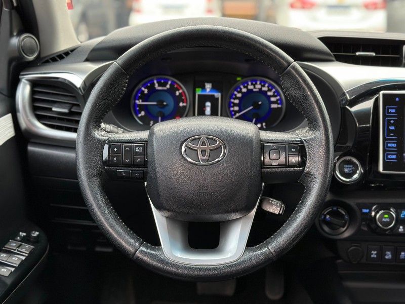 Toyota HILUX CAB.DUPLA SRX 2.8 2016 NEUMANN VEÍCULOS ARROIO DO MEIO / Carros no Vale