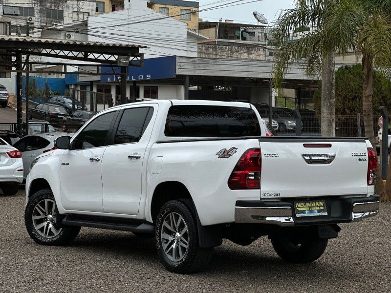 Toyota HILUX CAB.DUPLA SRX 2.8 2016 NEUMANN VEÍCULOS ARROIO DO MEIO / Carros no Vale