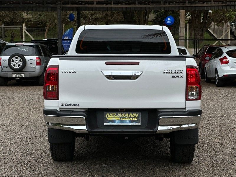 Toyota HILUX CAB.DUPLA SRX 2.8 2016 NEUMANN VEÍCULOS ARROIO DO MEIO / Carros no Vale