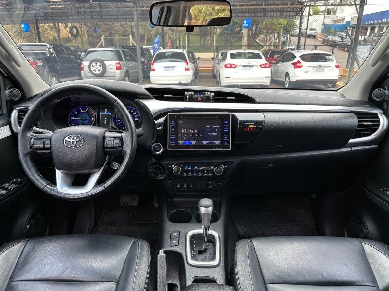 Toyota HILUX CAB.DUPLA SRX 2.8 2016 NEUMANN VEÍCULOS ARROIO DO MEIO / Carros no Vale