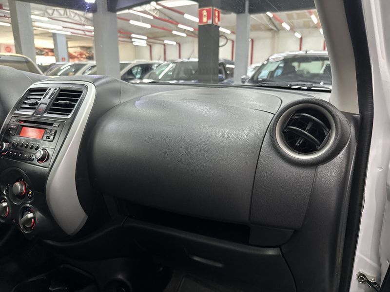 Nissan MARCH SV 1.6 16V FlexStart Mec. 2018/2019 CIRNE AUTOMÓVEIS SANTA MARIA / Carros no Vale