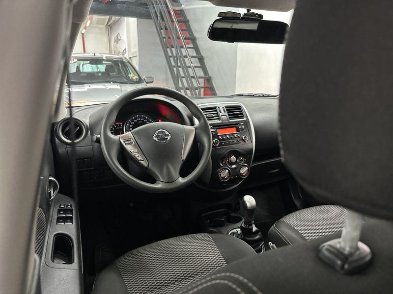 Nissan MARCH SV 1.6 16V FlexStart Mec. 2018/2019 CIRNE AUTOMÓVEIS SANTA MARIA / Carros no Vale