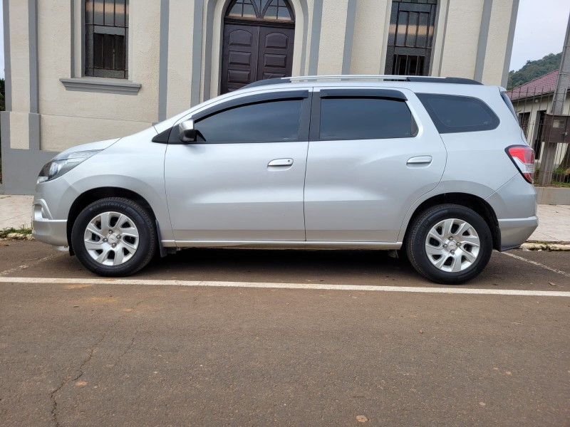 CHEVROLET SPIN 1.8 LTZ 8V FLEX 4P AUTOMÁTICO 2016/2017 ADRIANO VEÍCULOS CRUZEIRO DO SUL / Carros no Vale