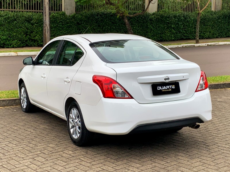 NISSAN VERSA SV 1.6 16V FLEXSTART 2019/2020 DUARTE VEÍCULOS PORTO ALEGRE / Carros no Vale