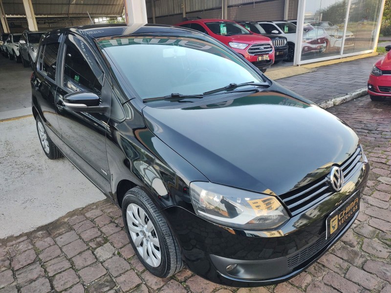 VOLKSWAGEN FOX 1.0 TREND 8V /2014 CHIMA VEÍCULOS VENÂNCIO AIRES / Carros no Vale