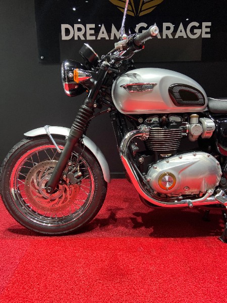 TRIUMPH BONNEVILLE /2018 EXCLUSIVO VEÍCULOS SANTA CRUZ DO SUL / Carros no Vale