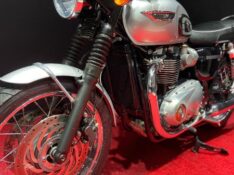 TRIUMPH BONNEVILLE /2018 EXCLUSIVO VEÍCULOS SANTA CRUZ DO SUL / Carros no Vale