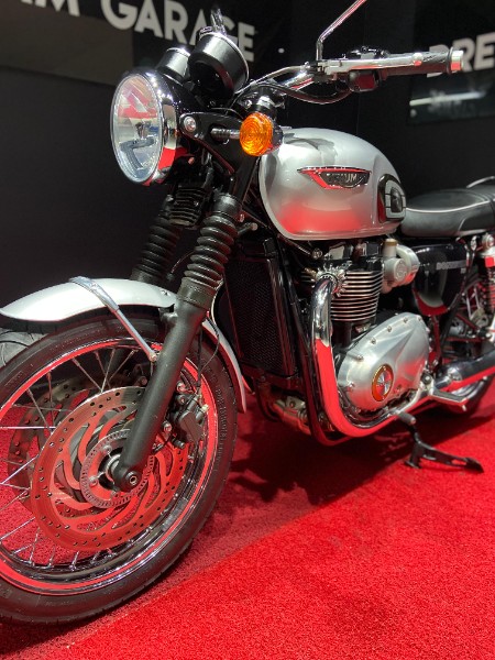 TRIUMPH BONNEVILLE /2018 EXCLUSIVO VEÍCULOS SANTA CRUZ DO SUL / Carros no Vale