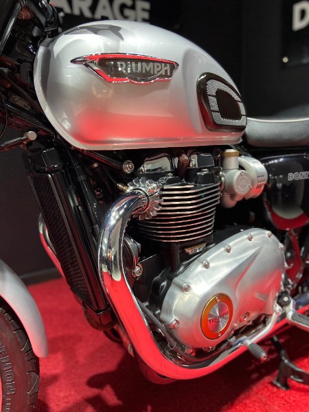 TRIUMPH BONNEVILLE /2018 EXCLUSIVO VEÍCULOS SANTA CRUZ DO SUL / Carros no Vale