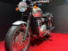 TRIUMPH BONNEVILLE /2018 EXCLUSIVO VEÍCULOS SANTA CRUZ DO SUL / Carros no Vale