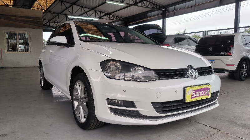 VOLKSWAGEN GOLF 1.4 TSI HIGHLINE 16V 2014/2014 SANCCAR VEÍCULOS SANTA CRUZ DO SUL / Carros no Vale