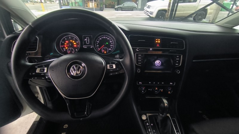 VOLKSWAGEN GOLF 1.4 TSI HIGHLINE 16V 2014/2014 SANCCAR VEÍCULOS SANTA CRUZ DO SUL / Carros no Vale