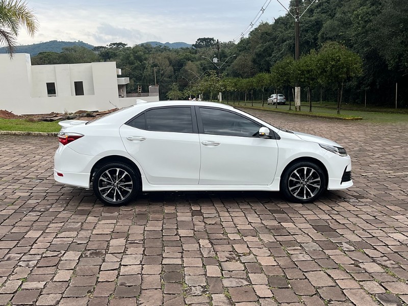 TOYOTA COROLLA 2.0 XRS 16V FLEX 4P AUTOMÁTICO 2018/2019 BOSCO AUTOMÓVEIS GUAPORÉ / Carros no Vale