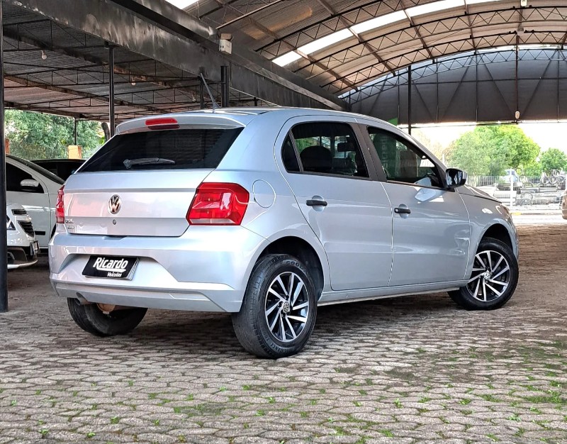 VOLKSWAGEN GOL 1.0 12V 2020 2019/2020 RICARDO VEÍCULOS TEUTÔNIA / Carros no Vale