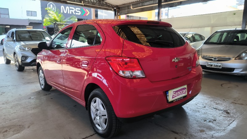 CHEVROLET ONIX 1.0 LT 8V 2013/2014 SANCCAR VEÍCULOS SANTA CRUZ DO SUL / Carros no Vale